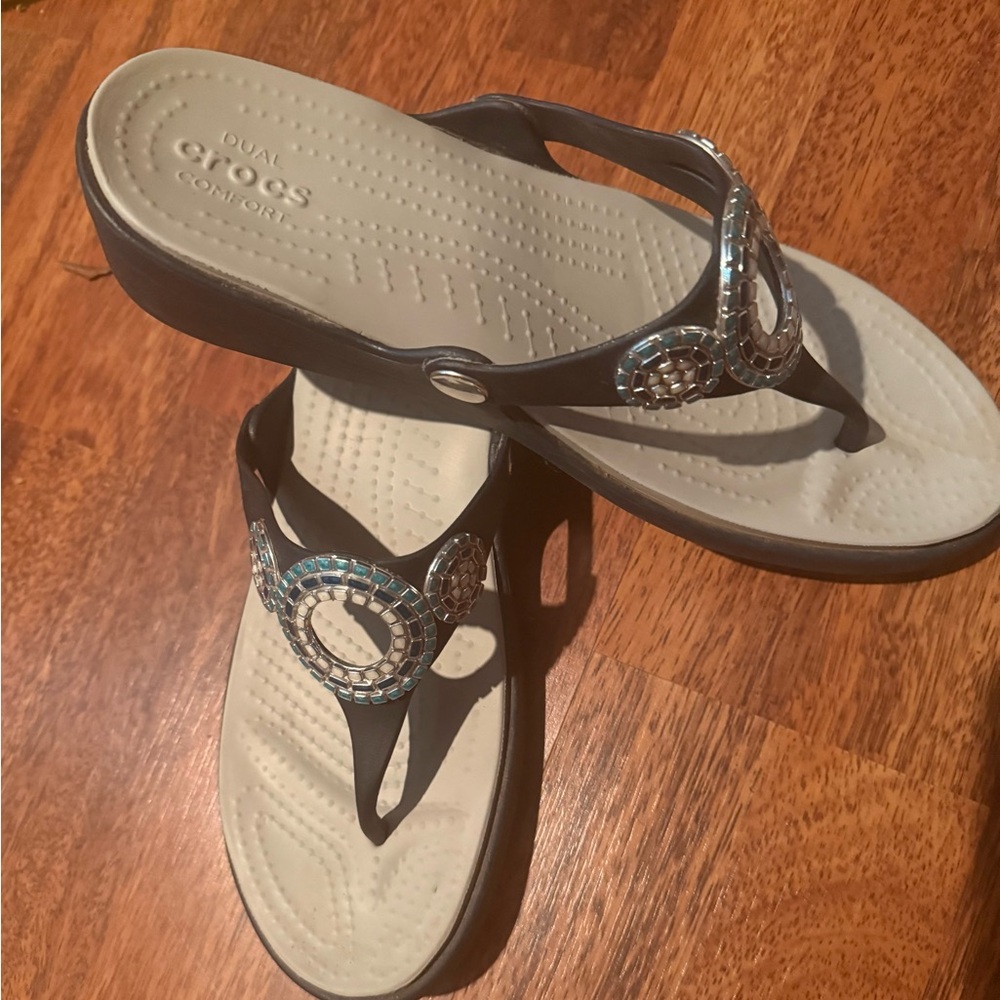 Crocs Sanrah Diamante Navy Blue & Turquoise Wedge Flip Sandals Womens Size 11